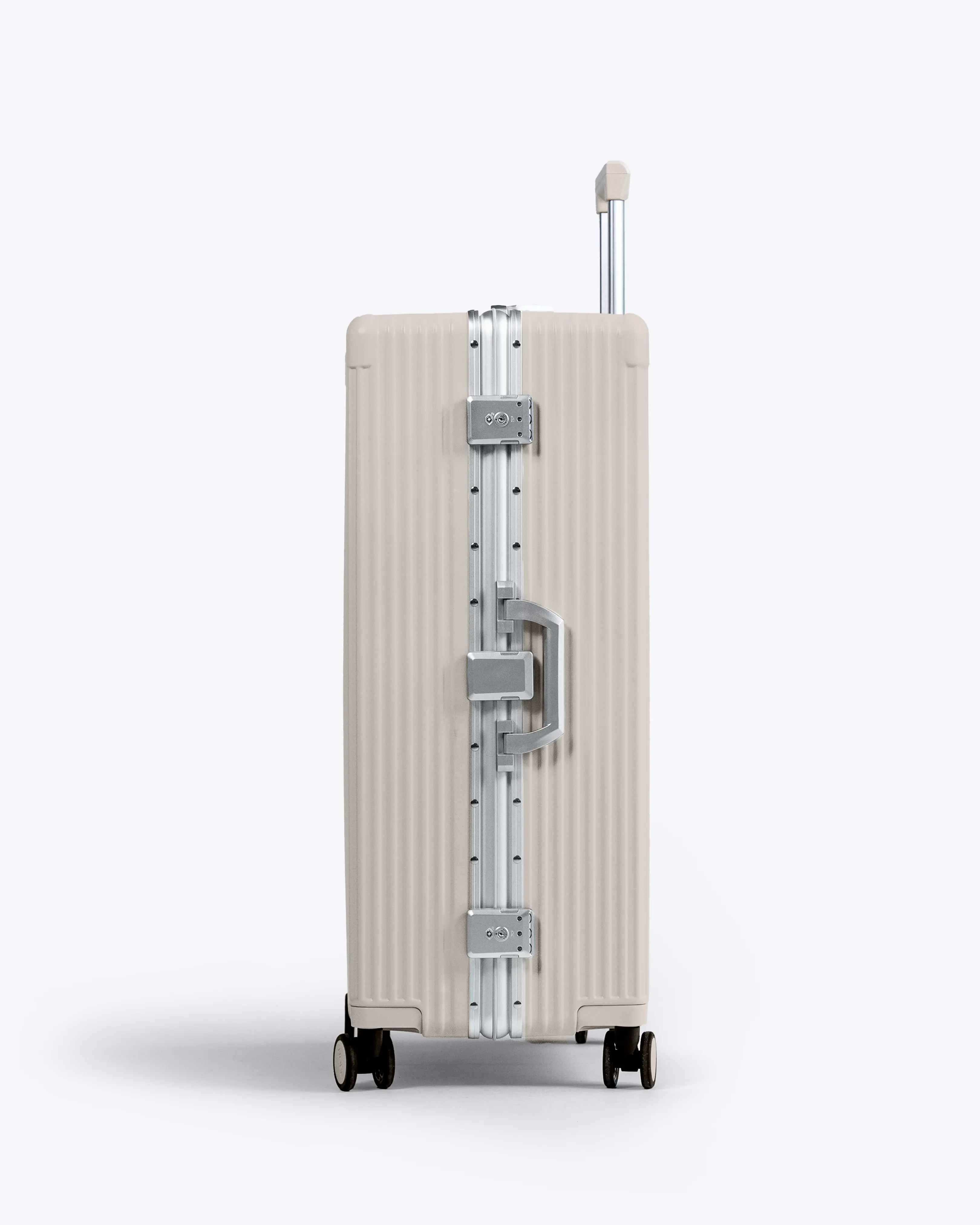 Check-in: All-in-One 28" - Image 22